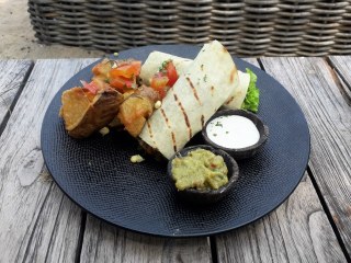 夏のランチに最適！簡単テリヤキビーフラップサンドの作り方